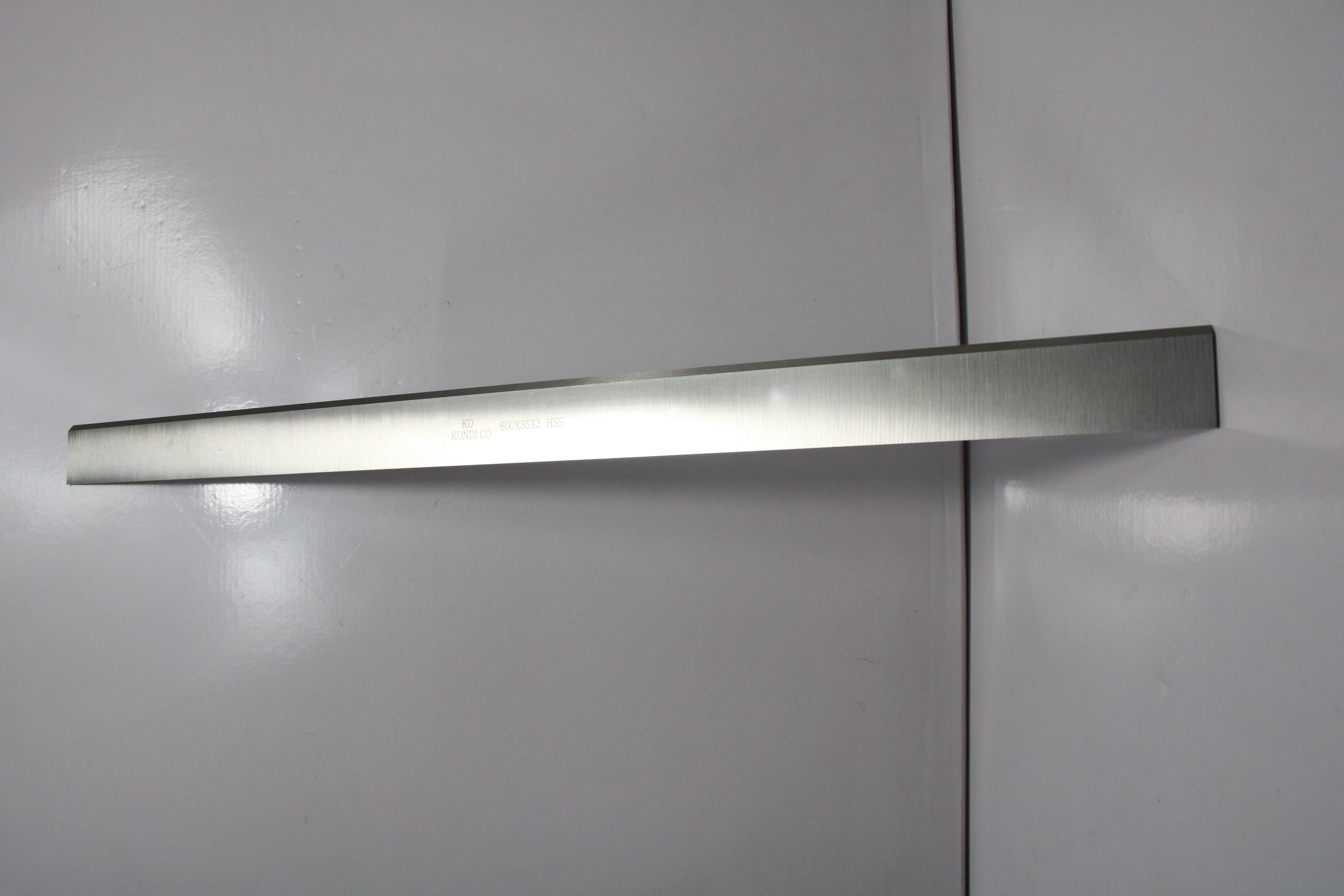 High-Speed Steel (HSS) Planer Blades Cuchillas cepilladoras de acero de alta velocidad (HSS)