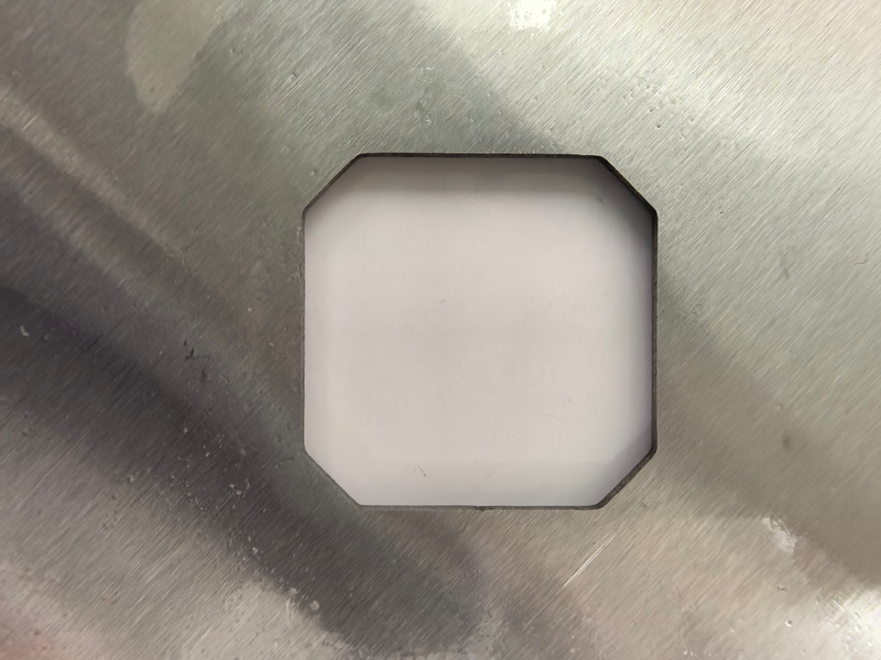 Hoja de sierra de acero inoxidable para cortar costillas de ternera y cordero.